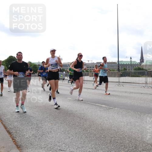 29.06.2025 - hella hamburg halbmarathon Lena Gebhardt http://msf.ph/oto/8426428 29.06.2025 10:19:24 Lombardsbrücke 0966, 11247, 5178, 8575, 14593, 1145, 1332, 1534, 1708, 1718, 1755, 2017, 2096, 2311, 2357, 2441, 2589, 2795, 2802, 2812, 2895, 2993, 2995, 3026, 3105, 3118, 3446, 3631, 3678, 4108, 4110, 4170, 4562, 4570, 4722, 4845, 4979, 5034, 5035, 5080, 5098, 5123, 5178, 5323, 5429, 5449, 5849, 6194, 6249, 6444, 6477, 6482, 6542, 6736, 6939, 7143, 7252, 7836, 8537, 8575, 8761, 8778, 9252, 9270, 9272, 9652, 9756, 9757, 9856, 10037, 10039, 10124, 10129, 10540, 10816 meine-sportfotos.de
