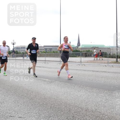 29.06.2025 - hella hamburg halbmarathon Lena Gebhardt http://msf.ph/oto/8426437 29.06.2025 10:28:59 Lombardsbrücke 1518, 5249, 167, 10068, 5250, 1557, 1518, 1557, 1869, 2688, 3717, 4161, 4362, 4373, 4700, 4834, 4982, 5167, 5249, 5250, 5718, 5903, 5939, 6102, 6345, 6418, 7169, 7449, 8048, 8560, 9642, 9716, 9855, 10068, 10198, 10434, 11989, 12099, 12404, 12442, 12958, 13090, 14205, 15143, 15256, 15452, 15453, 15952, 15955, 16125, 16643, 16673, 18293, 18414 meine-sportfotos.de