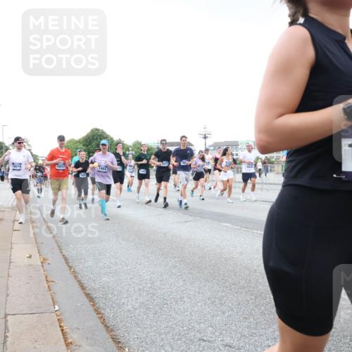 29.06.2025 - hella hamburg halbmarathon Lena Gebhardt http://msf.ph/oto/8426438 29.06.2025 10:53:39 Lombardsbrücke 18079, 18057, 9456, 1984, 9077, 12280, 169, 1017, 1340, 1687, 1709, 1744, 1753, 1900, 1906, 1984, 2065, 2079, 2409, 2429, 3055, 3226, 4195, 4595, 4801, 5428, 5430, 5562, 5815, 5856, 5857, 5964, 6039, 6041, 6044, 6192, 6273, 6306, 6913, 6996, 7039, 7068, 7483, 7537, 7611, 7614, 7876, 7890, 8189, 8212, 8414, 8515, 8906, 8924, 9077, 9456, 9503, 9531, 9572, 9685, 9764, 9771, 9785, 10043, 10175, 10490, 11390, 12193, 12219, 12700, 14038 meine-sportfotos.de
