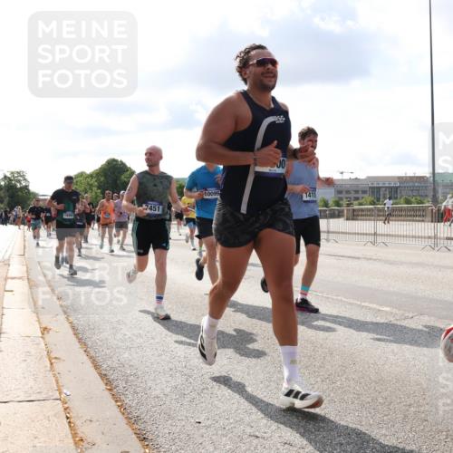 29.06.2025 - hella hamburg halbmarathon Lena Gebhardt http://msf.ph/oto/8426455 29.06.2025 09:52:38 Lombardsbrücke 18982, 7451, 10099, 1415, 1070, 1139, 1163, 1169, 1176, 1220, 1415, 1468, 1512, 1604, 1613, 1631, 1782, 2189, 2233, 3098, 3109, 3124, 3305, 3618, 3852, 4080, 4277, 4497, 4565, 4691, 4871, 4915, 4933, 5007, 5011, 5476, 5477, 5682, 6373, 6550, 6711, 7067, 7191, 7325, 7432, 7451, 7599, 7843, 7865, 7961, 8467, 8852, 9348, 9444, 9547, 10493, 10741, 10796, 11062, 11495, 11679, 11779, 11821, 12046, 12772, 13403, 13614, 13728, 14257 meine-sportfotos.de
