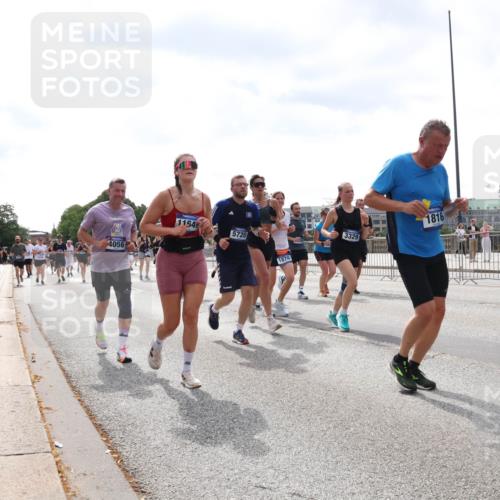 29.06.2025 - hella hamburg halbmarathon Lena Gebhardt http://msf.ph/oto/8426462 29.06.2025 10:43:30 Lombardsbrücke 4056, 11549, 5720, 3329, 1878, 1816, 1023, 1149, 1155, 1310, 1400, 1467, 1788, 1816, 1878, 2103, 2158, 2267, 2361, 2733, 2971, 3074, 3238, 3329, 3390, 3518, 3638, 4056, 4177, 4302, 4367, 4680, 4866, 5192, 5201, 5214, 5268, 5370, 5610, 5720, 5755, 5967, 6012, 6096, 6226, 6334, 6440, 6931, 6971, 6973, 7043, 7197, 7205, 7206, 7461, 7489, 7504, 7872, 7926, 8000, 8058, 8135, 8184, 8233, 8408, 8435, 8504, 9072, 9639, 9641, 9644, 9831, 9976, 10083, 10097, 10180, 10200, 10202 meine-sportfotos.de