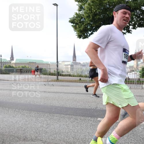 29.06.2025 - hella hamburg halbmarathon Lena Gebhardt http://msf.ph/oto/8426473 29.06.2025 10:06:34 Lombardsbrücke 18910, 18, 1245, 1766, 1993, 4542, 4666, 4868, 5431, 5807, 5951, 6314, 6572, 6664, 7138, 8290, 8960, 9361, 9560, 10214, 10297, 10736, 10781, 10886, 12371, 13475, 13481, 13863, 14369, 14607, 15113, 15145, 15229, 15377, 15462, 15537, 15858, 16692, 16933, 17059, 17174, 17239, 17746, 18042, 18343, 18381, 18575, 18577, 18652, 18828, 18910, 18913, 18966 meine-sportfotos.de
