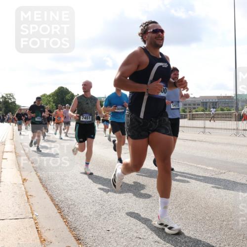 29.06.2025 - hella hamburg halbmarathon Lena Gebhardt http://msf.ph/oto/8426483 29.06.2025 09:52:38 Lombardsbrücke 7451, 18982, 10099, 00, 1415, 1070, 1139, 1163, 1169, 1176, 1220, 1415, 1468, 1512, 1604, 1613, 1631, 1782, 2189, 2233, 3098, 3109, 3124, 3305, 3618, 3852, 4080, 4277, 4497, 4565, 4691, 4871, 4915, 4933, 5007, 5011, 5476, 5477, 5682, 6373, 6550, 6711, 7067, 7191, 7325, 7432, 7451, 7599, 7843, 7865, 7961, 8467, 8852, 9348, 9444, 9547, 10493, 10741, 10796, 11062, 11495, 11679, 11779, 11821, 12046, 12772, 13403, 13614, 13728, 14257 meine-sportfotos.de