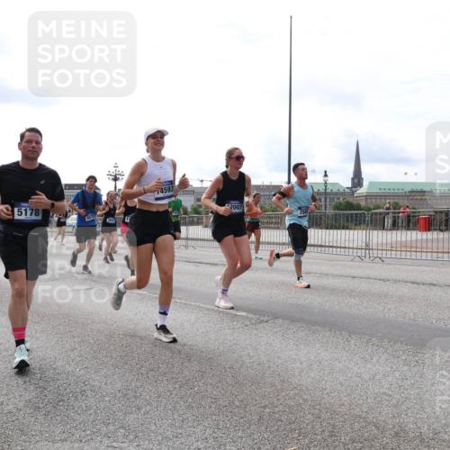 29.06.2025 - hella hamburg halbmarathon Lena Gebhardt http://msf.ph/oto/8426521 29.06.2025 10:19:24 Lombardsbrücke 10966, 11247, 5178, 85755, 2812, 74593, 2007, 1145, 1332, 1534, 1708, 1718, 1755, 2017, 2096, 2311, 2357, 2441, 2589, 2795, 2802, 2812, 2895, 2993, 2995, 3026, 3105, 3118, 3446, 3631, 3678, 4108, 4110, 4170, 4562, 4570, 4722, 4845, 4979, 5034, 5035, 5080, 5098, 5123, 5178, 5323, 5429, 5449, 5849, 6194, 6249, 6444, 6477, 6482, 6542, 6736, 6939, 7143, 7252, 7836, 8537, 8575, 8761, 8778, 9252, 9270, 9272, 9652, 9756, 9757, 9856, 10037, 10039, 10124, 10129, 10540, 10816 meine-sportfotos.de