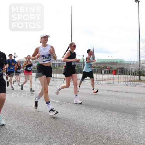 29.06.2025 - hella hamburg halbmarathon Lena Gebhardt http://msf.ph/oto/8426554 29.06.2025 10:19:24 Lombardsbrücke 11247, 178, 8575, 2012, 11081, 14593, 1145, 1332, 1534, 1708, 1718, 1755, 2017, 2096, 2311, 2357, 2441, 2589, 2795, 2802, 2812, 2895, 2993, 2995, 3026, 3105, 3118, 3446, 3631, 3678, 4108, 4110, 4170, 4562, 4570, 4722, 4845, 4979, 5034, 5035, 5080, 5098, 5123, 5178, 5323, 5429, 5449, 5849, 6194, 6249, 6444, 6477, 6482, 6542, 6736, 6939, 7143, 7252, 7836, 8537, 8575, 8761, 8778, 9252, 9270, 9272, 9652, 9756, 9757, 9856, 10037, 10039, 10124, 10129, 10540, 10816 meine-sportfotos.de