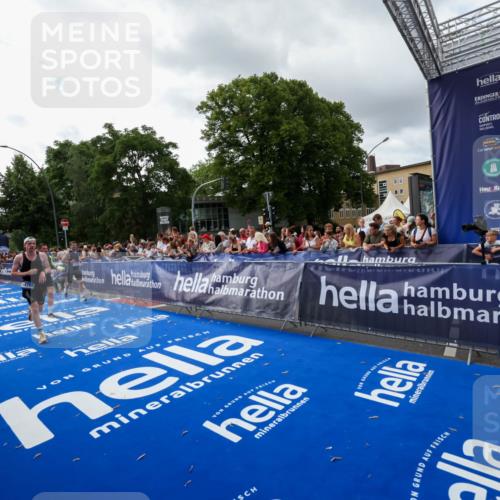 29.06.2025 - hella hamburg halbmarathon Zöllner http://msf.ph/oto/8426583 29.06.2025 10:35:24 Ziel 4944, 7867, 10877, 11898, 13798, 14789, 15390, 15701, 15773, 15931 meine-sportfotos.de