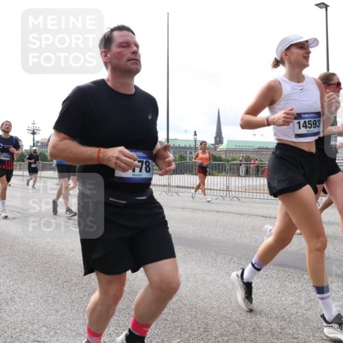 29.06.2025 - hella hamburg halbmarathon Lena Gebhardt http://msf.ph/oto/8426626 29.06.2025 10:19:25 Lombardsbrücke 966, 1332, 13984, 78, 14593, 1200, 1145, 1332, 1534, 1708, 1718, 1755, 2017, 2096, 2311, 2357, 2441, 2589, 2795, 2802, 2812, 2895, 2993, 2995, 3026, 3105, 3118, 3446, 3631, 3678, 4108, 4110, 4170, 4562, 4570, 4722, 4845, 4979, 5034, 5035, 5080, 5098, 5123, 5178, 5323, 5429, 5449, 5849, 6194, 6249, 6444, 6477, 6482, 6542, 6736, 6939, 7143, 7836, 8537, 8575, 8761, 8778, 9252, 9270, 9272, 9652, 9756, 9757, 9856, 10037, 10039, 10124, 10129, 10540 meine-sportfotos.de