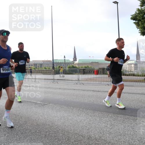 29.06.2025 - hella hamburg halbmarathon Lena Gebhardt http://msf.ph/oto/8426643 29.06.2025 10:06:35 Lombardsbrücke 9560, 18913, 18910, 1245, 1766, 1993, 4666, 4868, 5431, 5807, 5951, 6314, 6572, 6664, 7138, 8290, 8960, 9361, 9560, 10214, 10297, 10736, 10781, 10886, 12371, 13475, 13481, 13863, 14369, 14607, 15113, 15145, 15229, 15377, 15462, 15537, 15858, 16692, 16933, 17059, 17174, 17239, 17746, 18042, 18343, 18381, 18575, 18577, 18652, 18828, 18910, 18913, 18966 meine-sportfotos.de