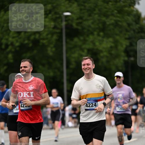 29.06.2025 - hella hamburg halbmarathon Dr. Thomas Lammeyer http://msf.ph/oto/8426666 29.06.2025 10:50:32 Kennedybrücke 1421, 1426, 1695, 1854, 1983, 2008, 2217, 2398, 2917, 3160, 3164, 4099, 4102, 4223, 4224, 5044, 6124, 6161, 6788, 7303, 7530, 7983, 8477, 10230, 10367, 10812, 11393 meine-sportfotos.de