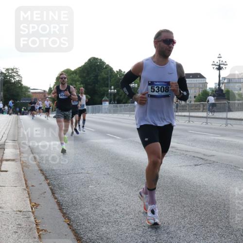 29.06.2025 - hella hamburg halbmarathon Lena Gebhardt http://msf.ph/oto/8426668 29.06.2025 09:44:02 Lombardsbrücke 904, 7231, 5308, 1122, 127, 1122, 1953, 2075, 2203, 2483, 3189, 3379, 5308, 7231, 7793, 8318, 8376, 9047, 9079, 9804, 10173, 10222, 10351, 10655, 11150, 13383, 13606, 13941, 15023, 15136, 17040, 17893, 18763, 18832 meine-sportfotos.de