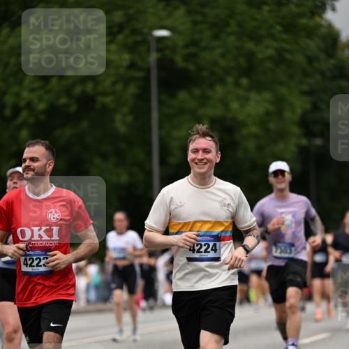 29.06.2025 - hella hamburg halbmarathon Dr. Thomas Lammeyer http://msf.ph/oto/8426673 29.06.2025 10:50:32 Kennedybrücke 1421, 1426, 1695, 1854, 1983, 2008, 2217, 2398, 2917, 3160, 3164, 4099, 4102, 4223, 4224, 5044, 6124, 6161, 6788, 7303, 7530, 7983, 8477, 10230, 10367, 10812, 11393 meine-sportfotos.de
