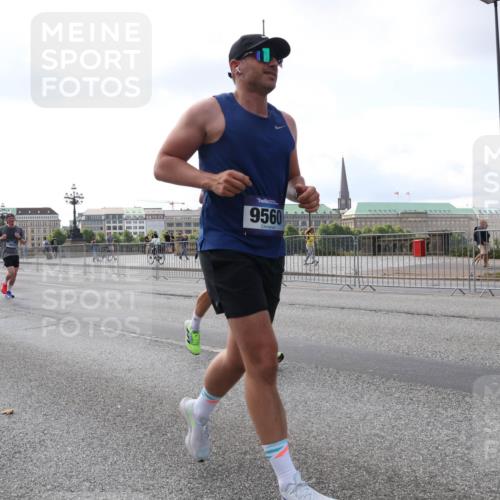29.06.2025 - hella hamburg halbmarathon Lena Gebhardt http://msf.ph/oto/8426712 29.06.2025 10:06:35 Lombardsbrücke 10297, 9560, 1245, 1766, 1993, 4666, 4868, 5431, 5807, 5951, 6314, 6572, 6664, 7138, 8290, 8960, 9361, 9560, 10214, 10297, 10736, 10781, 10886, 12371, 13475, 13481, 13863, 14369, 14607, 15113, 15145, 15229, 15377, 15462, 15537, 15858, 16692, 16933, 17059, 17174, 17239, 17746, 18042, 18343, 18381, 18575, 18577, 18652, 18828, 18910, 18913, 18966 meine-sportfotos.de