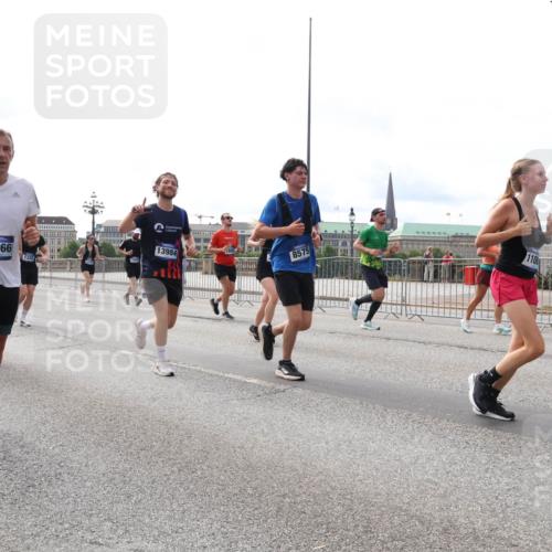 29.06.2025 - hella hamburg halbmarathon Lena Gebhardt http://msf.ph/oto/8426714 29.06.2025 10:19:26 Lombardsbrücke 10966, 1332, 13984, 8575, 1145, 1332, 1534, 1708, 1718, 1755, 2017, 2096, 2311, 2357, 2441, 2589, 2795, 2802, 2812, 2895, 2993, 2995, 3026, 3105, 3118, 3446, 3678, 4108, 4110, 4170, 4562, 4570, 4722, 4845, 4979, 5034, 5035, 5080, 5098, 5123, 5178, 5323, 5429, 5449, 5849, 5878, 6194, 6249, 6444, 6477, 6482, 6542, 6736, 6796, 6797, 6939, 7143, 7836, 8537, 8575, 8761, 8778, 9252, 9270, 9652, 9756, 9757, 9856, 10037, 10039, 10124, 10129, 10540 meine-sportfotos.de