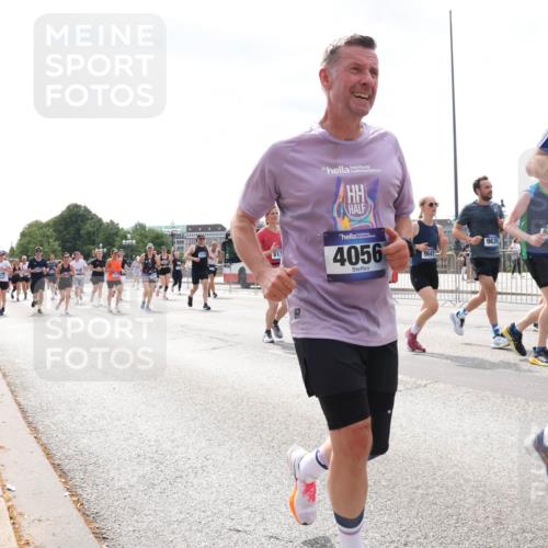 29.06.2025 - hella hamburg halbmarathon Lena Gebhardt http://msf.ph/oto/8426719 29.06.2025 10:43:32 Lombardsbrücke 813, 3, 4056, 9641, 9639, 8408, 5720, 1023, 1149, 1155, 1310, 1400, 1467, 1788, 1816, 1878, 2103, 2267, 2361, 2733, 2971, 3074, 3238, 3329, 3390, 3518, 3597, 3638, 4056, 4177, 4302, 4367, 4680, 4866, 5192, 5201, 5214, 5268, 5370, 5610, 5720, 5755, 6012, 6036, 6096, 6226, 6334, 6440, 6931, 6971, 6973, 7043, 7197, 7205, 7206, 7461, 7489, 7504, 7872, 7926, 8000, 8058, 8135, 8184, 8233, 8408, 8435, 8504, 9072, 9639, 9641, 9644, 9704, 9831, 9976, 10083, 10097, 10200, 10202 meine-sportfotos.de