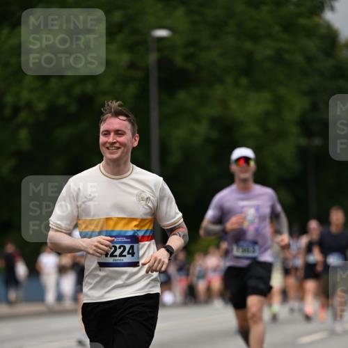 29.06.2025 - hella hamburg halbmarathon Dr. Thomas Lammeyer http://msf.ph/oto/8426723 29.06.2025 10:50:33 Kennedybrücke 1421, 1426, 1695, 1854, 1983, 2008, 2217, 2398, 2917, 3160, 3164, 4099, 4102, 4223, 4224, 5044, 6124, 6161, 6788, 7303, 7530, 7983, 8477, 9243, 10230, 10367, 10812, 11393 meine-sportfotos.de