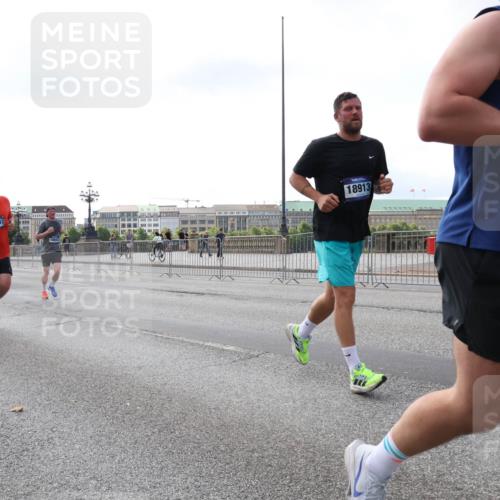 29.06.2025 - hella hamburg halbmarathon Lena Gebhardt http://msf.ph/oto/8426754 29.06.2025 10:06:36 Lombardsbrücke 10297, 18652, 18913, 95, 1245, 1766, 1993, 4666, 4868, 5431, 5807, 5951, 6314, 6572, 6664, 7138, 8290, 8960, 9361, 9560, 10214, 10297, 10736, 10781, 10886, 12371, 13475, 13481, 13863, 14369, 14607, 15113, 15145, 15229, 15377, 15462, 15537, 15858, 16692, 16933, 17059, 17174, 17239, 17746, 18042, 18343, 18381, 18575, 18577, 18652, 18828, 18910, 18913, 18966 meine-sportfotos.de