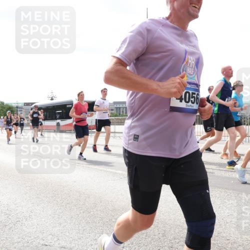 29.06.2025 - hella hamburg halbmarathon Lena Gebhardt http://msf.ph/oto/8426757 29.06.2025 10:43:32 Lombardsbrücke 4056, 1023, 1149, 1155, 1310, 1400, 1467, 1788, 1816, 1878, 2103, 2267, 2361, 2733, 2971, 3074, 3238, 3329, 3390, 3518, 3597, 3638, 4056, 4177, 4302, 4367, 4680, 4866, 5192, 5201, 5214, 5268, 5370, 5610, 5720, 5755, 6012, 6036, 6096, 6226, 6334, 6440, 6931, 6971, 6973, 7043, 7197, 7205, 7206, 7461, 7489, 7504, 7872, 7926, 8000, 8058, 8135, 8184, 8233, 8408, 8435, 8504, 9072, 9639, 9641, 9644, 9704, 9831, 9976, 10083, 10097, 10200, 10202 meine-sportfotos.de