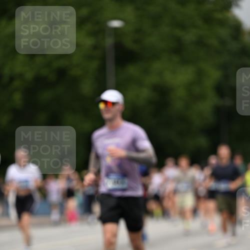 29.06.2025 - hella hamburg halbmarathon Dr. Thomas Lammeyer http://msf.ph/oto/8426775 29.06.2025 10:50:34 Kennedybrücke 1421, 1426, 1695, 1854, 1983, 2008, 2217, 2398, 2917, 3160, 3164, 4099, 4202, 4223, 4224, 4296, 5044, 6124, 6161, 6788, 7303, 7530, 7983, 8477, 9243, 10230, 10367, 10812, 11393 meine-sportfotos.de