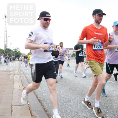 29.06.2025 - hella hamburg halbmarathon Lena Gebhardt http://msf.ph/oto/8426798 29.06.2025 10:53:42 Lombardsbrücke 79, 9456, 15, 18, 18523, 30, 18057, 1984, 19609, 1017, 1340, 1687, 1709, 1744, 1753, 1789, 1900, 1906, 1984, 2065, 2079, 2372, 2409, 2429, 2854, 3055, 3079, 3226, 3557, 4195, 4595, 4801, 5428, 5430, 5562, 5815, 5856, 5857, 5964, 6039, 6041, 6044, 6192, 6273, 6306, 6913, 6996, 7039, 7068, 7483, 7537, 7611, 7614, 7876, 7890, 8189, 8212, 8414, 8515, 8906, 8924, 9077, 9456, 9503, 9531, 9572, 9685, 9764, 9771, 9785, 10043, 10175, 10490, 11390, 12193, 12219, 12700 meine-sportfotos.de