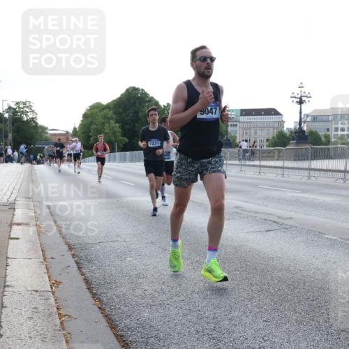 29.06.2025 - hella hamburg halbmarathon Lena Gebhardt http://msf.ph/oto/8426809 29.06.2025 09:44:04 Lombardsbrücke 7231, 9047, 1122, 1953, 2075, 2203, 2483, 3189, 3379, 5308, 7231, 7793, 8318, 8376, 8975, 9047, 9079, 9804, 10173, 10222, 10351, 10655, 11150, 13383, 13606, 13941, 15023, 15136, 17040, 17893, 18763, 18832 meine-sportfotos.de