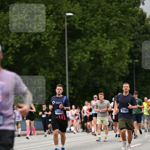 29.06.2025 - hella hamburg halbmarathon Dr. Thomas Lammeyer http://msf.ph/oto/8426815 29.06.2025 10:50:36 Kennedybrücke 1421, 1426, 1695, 1867, 1868, 1983, 2008, 2398, 2917, 3160, 3164, 4202, 4223, 4224, 4296, 4572, 5044, 6124, 6161, 6788, 7303, 7530, 7983, 8477, 9243, 10030, 10230, 10327, 10367, 10812, 11253, 11393 meine-sportfotos.de