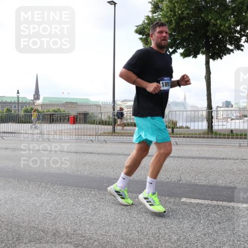 29.06.2025 - hella hamburg halbmarathon Lena Gebhardt http://msf.ph/oto/8426817 29.06.2025 10:06:36 Lombardsbrücke 1891, 1245, 1766, 1993, 4666, 4868, 5431, 5807, 5951, 6314, 6572, 6664, 7138, 8290, 8960, 9361, 9560, 10214, 10297, 10736, 10781, 10886, 12371, 13475, 13481, 13863, 14369, 14607, 15113, 15145, 15229, 15377, 15462, 15537, 15858, 16692, 16933, 17059, 17174, 17239, 17746, 18042, 18343, 18381, 18575, 18577, 18652, 18828, 18910, 18913, 18966 meine-sportfotos.de
