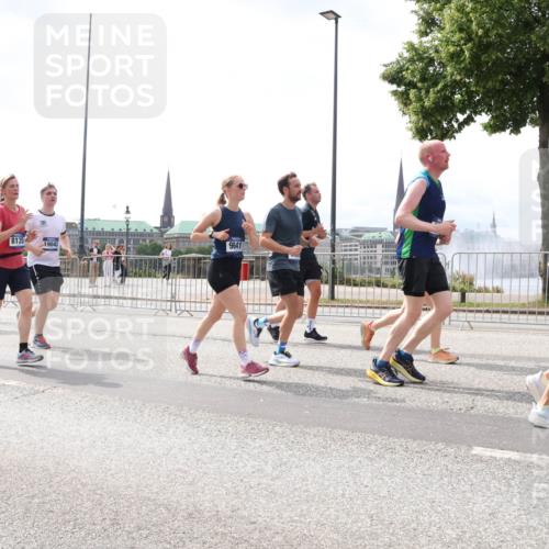 29.06.2025 - hella hamburg halbmarathon Lena Gebhardt http://msf.ph/oto/8426823 29.06.2025 10:43:33 Lombardsbrücke 8135, 19043, 9641, 1023, 1149, 1155, 1310, 1400, 1467, 1816, 1878, 2267, 2361, 2733, 2971, 3074, 3238, 3329, 3390, 3518, 3597, 3638, 4056, 4177, 4302, 4367, 4680, 4866, 5192, 5201, 5214, 5268, 5370, 5610, 5720, 5755, 5890, 6012, 6036, 6096, 6226, 6334, 6440, 6931, 6971, 6973, 7043, 7197, 7205, 7206, 7461, 7489, 7504, 7872, 7926, 8000, 8058, 8135, 8184, 8233, 8408, 8435, 8504, 9072, 9639, 9641, 9644, 9704, 9831, 9976, 10083, 10097, 10200, 10202 meine-sportfotos.de