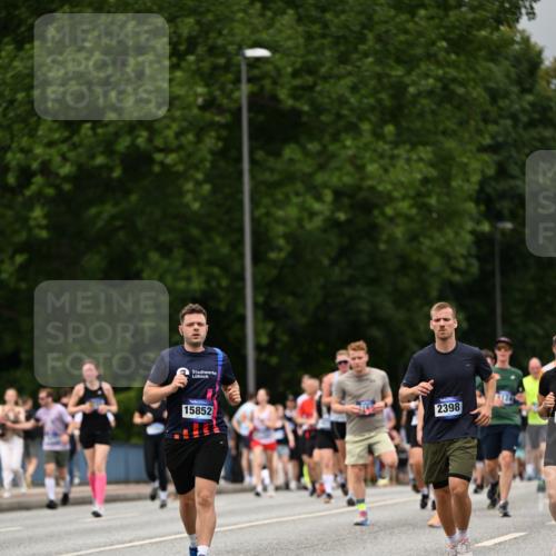 29.06.2025 - hella hamburg halbmarathon Dr. Thomas Lammeyer http://msf.ph/oto/8426832 29.06.2025 10:50:36 Kennedybrücke 1421, 1426, 1695, 1867, 1868, 1983, 2008, 2398, 2917, 3160, 3164, 4202, 4223, 4224, 4296, 4572, 5044, 6124, 6161, 6788, 7303, 7530, 7983, 8477, 9243, 10030, 10230, 10327, 10367, 10812, 11253, 11393 meine-sportfotos.de