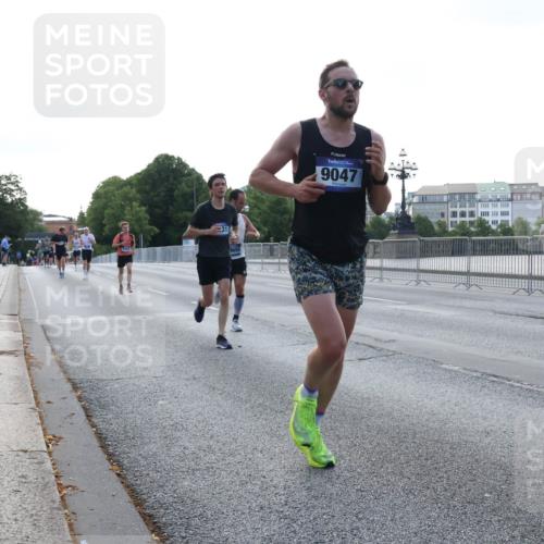 29.06.2025 - hella hamburg halbmarathon Lena Gebhardt http://msf.ph/oto/8426840 29.06.2025 09:44:04 Lombardsbrücke 31, 9047, 1122, 1953, 2075, 2203, 2483, 3189, 3379, 5308, 7231, 7793, 8318, 8376, 8975, 9047, 9079, 9804, 10173, 10222, 10351, 10655, 11150, 13383, 13606, 13941, 15023, 15136, 17040, 17893, 18763, 18832 meine-sportfotos.de