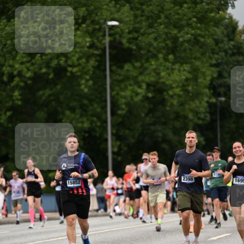 29.06.2025 - hella hamburg halbmarathon Dr. Thomas Lammeyer http://msf.ph/oto/8426844 29.06.2025 10:50:36 Kennedybrücke 1421, 1426, 1695, 1867, 1868, 1983, 2008, 2398, 2917, 3160, 3164, 4202, 4223, 4224, 4296, 4572, 5044, 6124, 6161, 6788, 7303, 7530, 7983, 8477, 9243, 10030, 10230, 10327, 10367, 10812, 11253, 11393 meine-sportfotos.de
