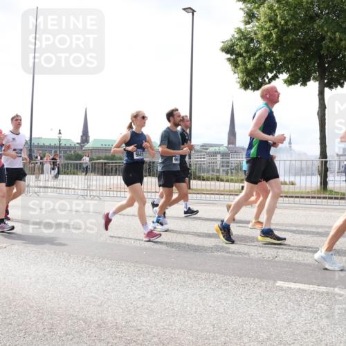 29.06.2025 - hella hamburg halbmarathon Lena Gebhardt http://msf.ph/oto/8426845 29.06.2025 10:43:33 Lombardsbrücke 8233, 8135, 4043, 9641, 963, 1023, 1149, 1155, 1310, 1400, 1467, 1816, 1878, 2267, 2361, 2733, 2971, 3074, 3238, 3329, 3390, 3518, 3597, 3638, 4056, 4177, 4302, 4367, 4680, 4866, 5192, 5201, 5214, 5268, 5370, 5610, 5720, 5755, 5890, 6012, 6036, 6096, 6226, 6334, 6440, 6931, 6971, 6973, 7043, 7197, 7205, 7206, 7461, 7489, 7504, 7872, 7926, 8000, 8058, 8135, 8184, 8233, 8408, 8435, 8504, 9072, 9639, 9641, 9644, 9704, 9831, 9976, 10083, 10097, 10200, 10202 meine-sportfotos.de