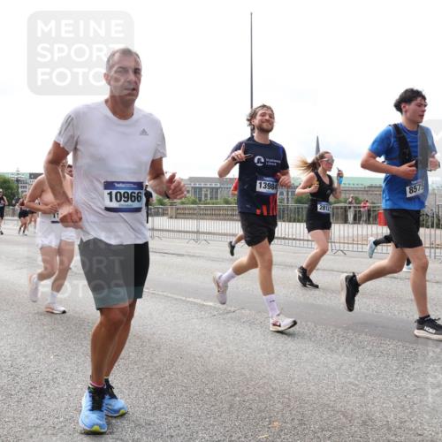 29.06.2025 - hella hamburg halbmarathon Lena Gebhardt http://msf.ph/oto/8426849 29.06.2025 10:19:27 Lombardsbrücke 10966, 13984, 28124, 8575, 1145, 1332, 1534, 1708, 1718, 1755, 2017, 2096, 2311, 2357, 2441, 2589, 2795, 2802, 2812, 2895, 2993, 2995, 3105, 3118, 3446, 3678, 4108, 4110, 4170, 4562, 4570, 4722, 4979, 5034, 5035, 5080, 5098, 5123, 5178, 5251, 5323, 5429, 5449, 5849, 5878, 6194, 6249, 6444, 6477, 6482, 6542, 6736, 6796, 6797, 6939, 7143, 7249, 7836, 8537, 8575, 8761, 8778, 9252, 9652, 9756, 9757, 9856, 10039, 10124, 10129, 10540 meine-sportfotos.de