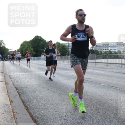 29.06.2025 - hella hamburg halbmarathon Lena Gebhardt http://msf.ph/oto/8426866 29.06.2025 09:44:04 Lombardsbrücke 7231, 9047, 1122, 1953, 2075, 2203, 2483, 3189, 3379, 5308, 7231, 7793, 8318, 8376, 8975, 9047, 9079, 9804, 10173, 10222, 10351, 10655, 11150, 13383, 13606, 13941, 15023, 15136, 17040, 17893, 18763, 18832 meine-sportfotos.de