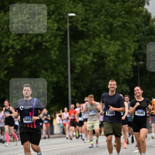 29.06.2025 - hella hamburg halbmarathon Dr. Thomas Lammeyer http://msf.ph/oto/8426867 29.06.2025 10:50:37 Kennedybrücke 1421, 1426, 1695, 1867, 1868, 1924, 1983, 2008, 2398, 2917, 3160, 3164, 4202, 4223, 4224, 4296, 4572, 5044, 6124, 6161, 7303, 7530, 8477, 9243, 9445, 10030, 10230, 10327, 10367, 10812, 11253, 11393 meine-sportfotos.de