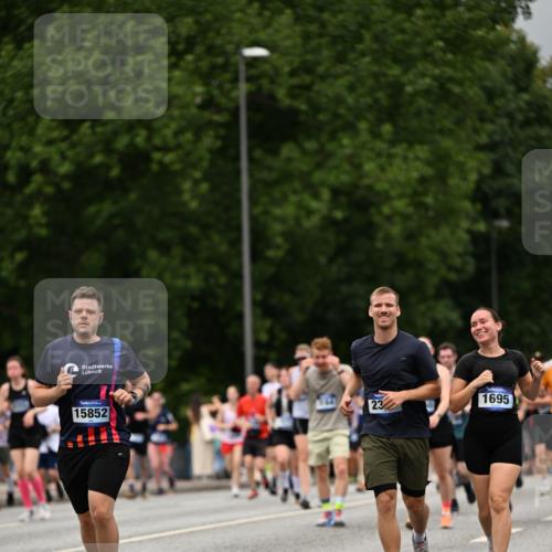 29.06.2025 - hella hamburg halbmarathon Dr. Thomas Lammeyer http://msf.ph/oto/8426871 29.06.2025 10:50:37 Kennedybrücke 1421, 1426, 1695, 1867, 1868, 1924, 1983, 2008, 2398, 2917, 3160, 3164, 4202, 4223, 4224, 4296, 4572, 5044, 6124, 6161, 7303, 7530, 8477, 9243, 9445, 10030, 10230, 10327, 10367, 10812, 11253, 11393 meine-sportfotos.de