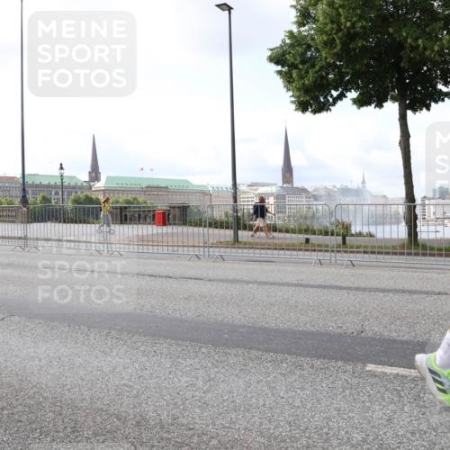 29.06.2025 - hella hamburg halbmarathon Lena Gebhardt http://msf.ph/oto/8426872 29.06.2025 10:06:37 Lombardsbrücke 18652, 1245, 1766, 1993, 4666, 4868, 5431, 5807, 5951, 6314, 6572, 6664, 7138, 8290, 8960, 9361, 9560, 10214, 10297, 10736, 10781, 10886, 12371, 12418, 13475, 13481, 13863, 14369, 14607, 15113, 15145, 15377, 15462, 15537, 15858, 16692, 16933, 17059, 17174, 17239, 17746, 18042, 18343, 18381, 18575, 18577, 18652, 18828, 18910, 18913, 18966 meine-sportfotos.de