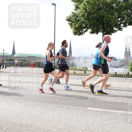 29.06.2025 - hella hamburg halbmarathon Lena Gebhardt http://msf.ph/oto/8426881 29.06.2025 10:43:33 Lombardsbrücke 8233, 8135, 1023, 1149, 1155, 1310, 1400, 1467, 1816, 1878, 2267, 2361, 2733, 2971, 3074, 3238, 3329, 3390, 3518, 3597, 3638, 4056, 4177, 4302, 4367, 4680, 4866, 5192, 5201, 5214, 5268, 5370, 5610, 5720, 5755, 5890, 6012, 6036, 6096, 6226, 6334, 6440, 6931, 6971, 6973, 7043, 7197, 7205, 7206, 7461, 7489, 7504, 7872, 7926, 8000, 8058, 8135, 8184, 8233, 8408, 8435, 8504, 9072, 9639, 9641, 9644, 9704, 9831, 9976, 10083, 10097, 10200, 10202 meine-sportfotos.de