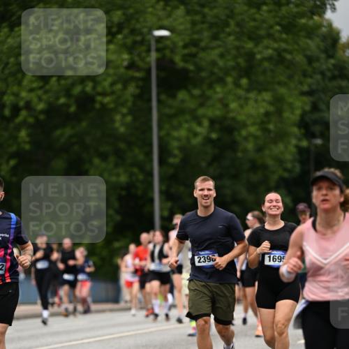 29.06.2025 - hella hamburg halbmarathon Dr. Thomas Lammeyer http://msf.ph/oto/8426904 29.06.2025 10:50:38 Kennedybrücke 1421, 1426, 1695, 1867, 1868, 1924, 1983, 2008, 2398, 2773, 2917, 3160, 3164, 4202, 4223, 4224, 4296, 4572, 5044, 6124, 6161, 7303, 7530, 8477, 9243, 9445, 10030, 10230, 10327, 10367, 10812, 11253, 11393 meine-sportfotos.de