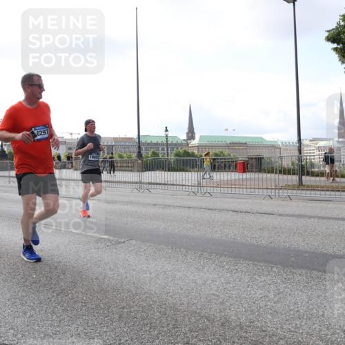 29.06.2025 - hella hamburg halbmarathon Lena Gebhardt http://msf.ph/oto/8426918 29.06.2025 10:06:37 Lombardsbrücke 0297, 18652, 1245, 1766, 1993, 4666, 4868, 5431, 5807, 5951, 6314, 6572, 6664, 7138, 8290, 8960, 9361, 9560, 10214, 10297, 10736, 10781, 10886, 12371, 12418, 13475, 13481, 13863, 14369, 14607, 15113, 15145, 15377, 15462, 15537, 15858, 16692, 16933, 17059, 17174, 17239, 17746, 18042, 18343, 18381, 18575, 18577, 18652, 18828, 18910, 18913, 18966 meine-sportfotos.de