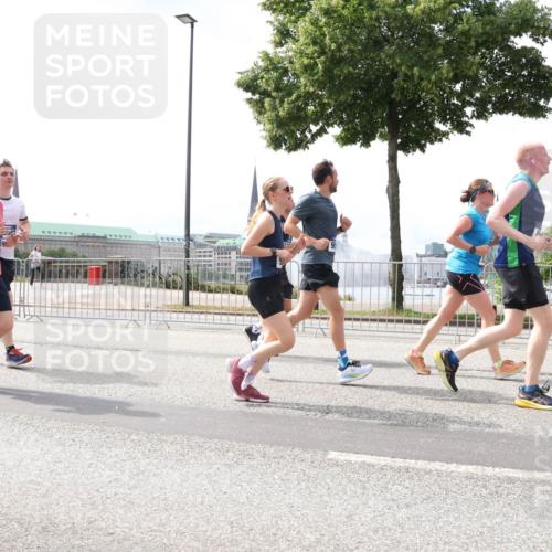 29.06.2025 - hella hamburg halbmarathon Lena Gebhardt http://msf.ph/oto/8426920 29.06.2025 10:43:33 Lombardsbrücke 1023, 1149, 1155, 1310, 1400, 1467, 1816, 1878, 2267, 2361, 2733, 2971, 3074, 3238, 3329, 3390, 3518, 3597, 3638, 4056, 4177, 4302, 4367, 4680, 4866, 5192, 5201, 5214, 5268, 5370, 5610, 5720, 5755, 5890, 6012, 6036, 6096, 6226, 6334, 6440, 6931, 6971, 6973, 7043, 7197, 7205, 7206, 7461, 7489, 7504, 7872, 7926, 8000, 8058, 8135, 8184, 8233, 8408, 8435, 8504, 9072, 9639, 9641, 9644, 9704, 9831, 9976, 10083, 10097, 10200, 10202 meine-sportfotos.de