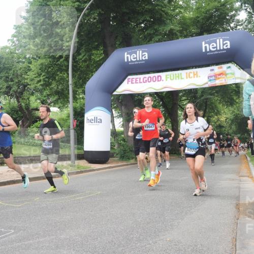29.06.2025 - hella hamburg halbmarathon KatJ http://msf.ph/oto/8426923 29.06.2025 10:39:49 Zwischen KM18-KM19 1257, 1657, 2814, 5008, 5020, 5093, 6198, 7383, 7475 meine-sportfotos.de