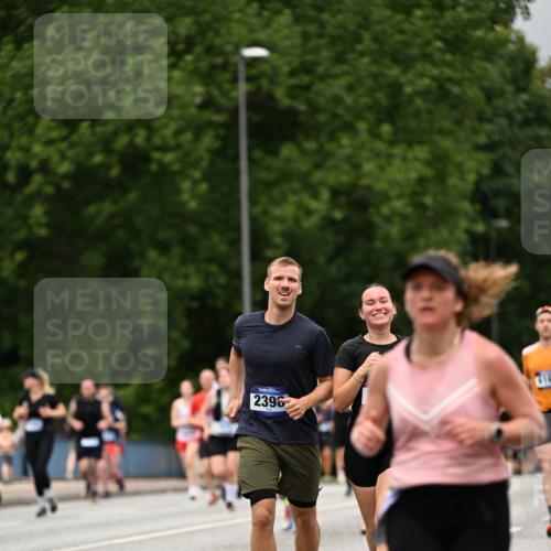 29.06.2025 - hella hamburg halbmarathon Dr. Thomas Lammeyer http://msf.ph/oto/8426933 29.06.2025 10:50:39 Kennedybrücke 1033, 1421, 1426, 1695, 1867, 1868, 1924, 1983, 2008, 2398, 2773, 2917, 3160, 3164, 4202, 4223, 4224, 4296, 4317, 4572, 5044, 6124, 6161, 7303, 7530, 8477, 9243, 9445, 10030, 10230, 10327, 10329, 10367, 10812, 11253, 11393 meine-sportfotos.de