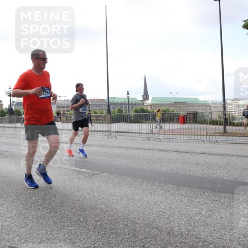 29.06.2025 - hella hamburg halbmarathon Lena Gebhardt http://msf.ph/oto/8426934 29.06.2025 10:06:37 Lombardsbrücke 297, 1245, 1766, 1993, 4666, 4868, 5431, 5807, 5951, 6314, 6572, 6664, 7138, 8290, 8960, 9361, 9560, 10214, 10297, 10736, 10781, 10886, 12371, 12418, 13475, 13481, 13863, 14369, 14607, 15113, 15145, 15377, 15462, 15537, 15858, 16692, 16933, 17059, 17174, 17239, 17746, 18042, 18343, 18381, 18575, 18577, 18652, 18828, 18910, 18913, 18966 meine-sportfotos.de