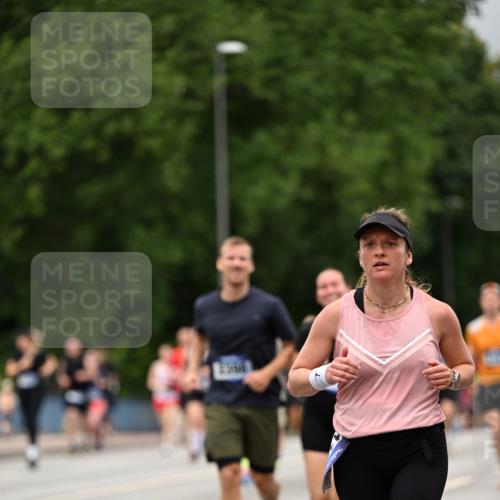 29.06.2025 - hella hamburg halbmarathon Dr. Thomas Lammeyer http://msf.ph/oto/8426939 29.06.2025 10:50:39 Kennedybrücke 1033, 1421, 1426, 1695, 1867, 1868, 1924, 1983, 2008, 2398, 2773, 2917, 3160, 3164, 4202, 4223, 4224, 4296, 4317, 4572, 5044, 6124, 6161, 7303, 7530, 8477, 9243, 9445, 10030, 10230, 10327, 10329, 10367, 10812, 11253, 11393 meine-sportfotos.de