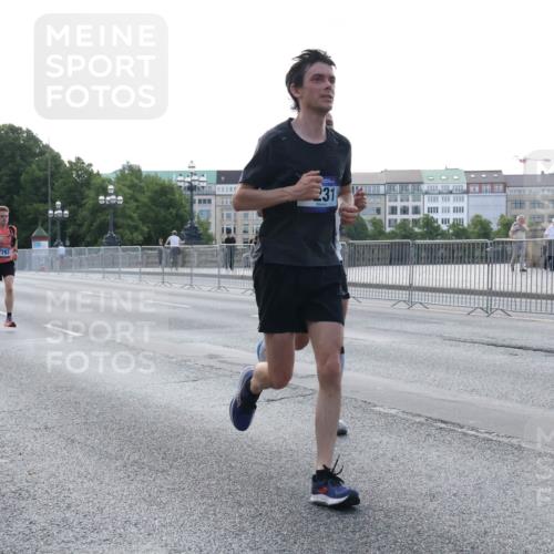 29.06.2025 - hella hamburg halbmarathon Lena Gebhardt http://msf.ph/oto/8426966 29.06.2025 09:44:05 Lombardsbrücke 7793, 231, 1122, 1953, 2075, 2203, 2483, 3189, 3379, 5308, 5344, 7231, 7793, 8318, 8376, 8975, 9047, 9079, 9804, 10173, 10222, 10351, 10655, 10790, 11150, 13383, 13606, 13941, 15023, 15136, 15655, 17040, 17893, 18763, 18832 meine-sportfotos.de