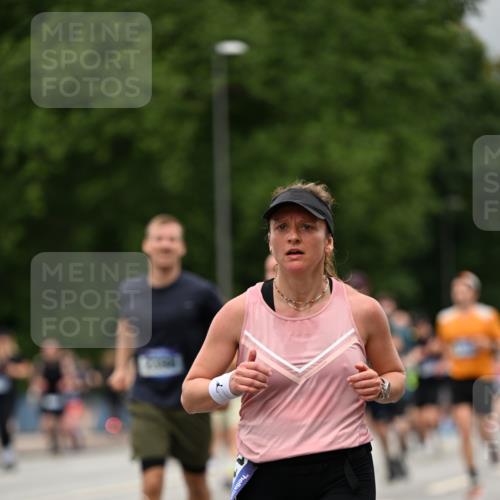29.06.2025 - hella hamburg halbmarathon Dr. Thomas Lammeyer http://msf.ph/oto/8426978 29.06.2025 10:50:39 Kennedybrücke 1033, 1421, 1426, 1695, 1867, 1868, 1924, 1983, 2008, 2398, 2773, 2917, 3160, 3164, 4202, 4223, 4224, 4296, 4317, 4572, 5044, 6124, 6161, 7303, 7530, 8477, 9243, 9445, 10030, 10230, 10327, 10329, 10367, 10812, 11253, 11393 meine-sportfotos.de