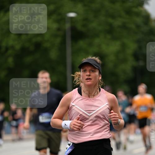 29.06.2025 - hella hamburg halbmarathon Dr. Thomas Lammeyer http://msf.ph/oto/8426983 29.06.2025 10:50:40 Kennedybrücke 1033, 1421, 1426, 1429, 1695, 1867, 1868, 1924, 1983, 2008, 2398, 2773, 2917, 3160, 3164, 4202, 4223, 4224, 4296, 4317, 4572, 5044, 6124, 6161, 7303, 7530, 8477, 9243, 9445, 10030, 10230, 10327, 10329, 10367, 10812, 11253, 11393 meine-sportfotos.de