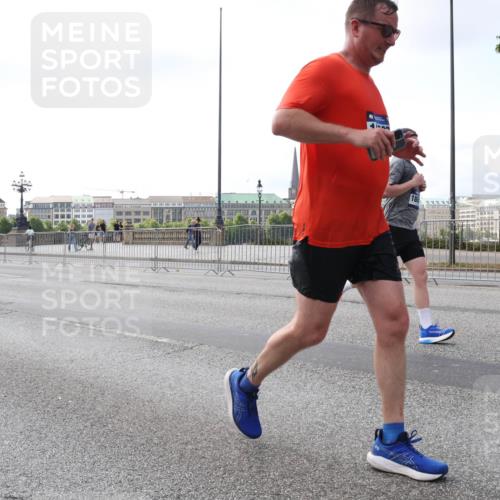 29.06.2025 - hella hamburg halbmarathon Lena Gebhardt http://msf.ph/oto/8427006 29.06.2025 10:06:38 Lombardsbrücke 14, 1245, 1766, 1993, 4666, 4868, 5431, 5807, 5951, 6314, 6572, 6664, 7138, 8290, 8960, 9361, 9560, 10214, 10297, 10736, 10781, 10886, 12371, 12418, 13475, 13481, 13863, 14607, 15113, 15145, 15377, 15462, 15537, 15858, 16692, 16933, 17059, 17174, 17239, 18042, 18343, 18381, 18575, 18577, 18652, 18828, 18910, 18913, 18966 meine-sportfotos.de