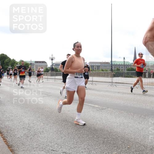 29.06.2025 - hella hamburg halbmarathon Lena Gebhardt http://msf.ph/oto/8427021 29.06.2025 10:19:27 Lombardsbrücke 143, 11247, 2895, 1145, 1332, 1534, 1708, 1718, 1755, 2017, 2096, 2311, 2357, 2441, 2589, 2795, 2802, 2812, 2895, 2993, 2995, 3105, 3118, 3446, 3678, 4108, 4110, 4170, 4562, 4570, 4722, 4979, 5034, 5035, 5080, 5098, 5123, 5178, 5251, 5323, 5429, 5449, 5849, 5878, 6194, 6249, 6444, 6477, 6482, 6542, 6736, 6796, 6797, 6939, 7143, 7249, 7836, 8537, 8575, 8761, 8778, 9252, 9652, 9756, 9757, 9856, 10039, 10124, 10129, 10540 meine-sportfotos.de