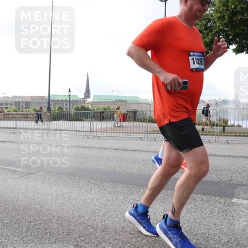 29.06.2025 - hella hamburg halbmarathon Lena Gebhardt http://msf.ph/oto/8427029 29.06.2025 10:06:38 Lombardsbrücke 1297, 1245, 1766, 1993, 4666, 4868, 5431, 5807, 5951, 6314, 6572, 6664, 7138, 8290, 8960, 9361, 9560, 10214, 10297, 10736, 10781, 10886, 12371, 12418, 13475, 13481, 13863, 14607, 15113, 15145, 15377, 15462, 15537, 15858, 16692, 16933, 17059, 17174, 17239, 18042, 18343, 18381, 18575, 18577, 18652, 18828, 18910, 18913, 18966 meine-sportfotos.de